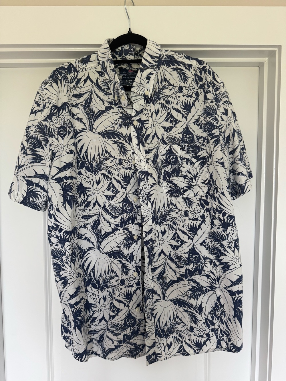 Men's Vineyard Vines XL Navy and White Floral Short-Sleeve Shirt